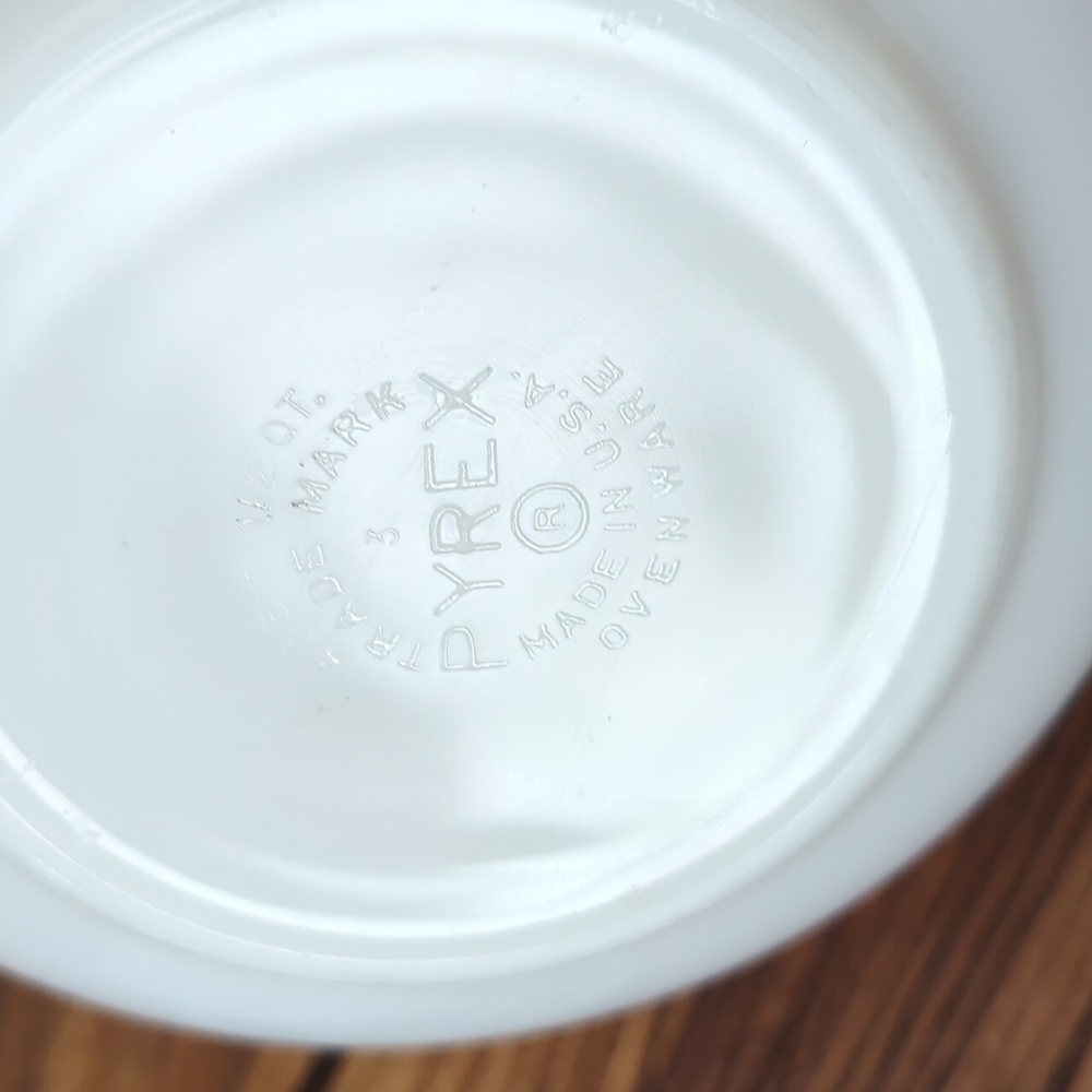 Vintage Pyrex Early American Mixing Bowl Set (2) 2.5 Qt #403 & 1.5 Pt #401 - Picture 6 of 13